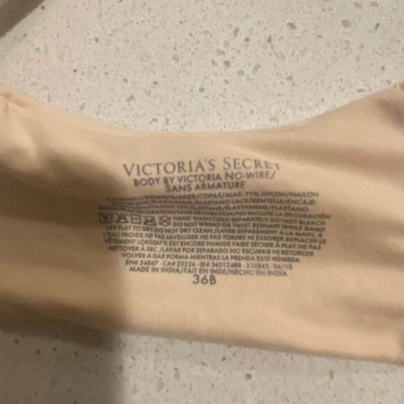 Victoria’s Secret bra, body by Victoria no wire bra size 36B - Picture 5 of 6